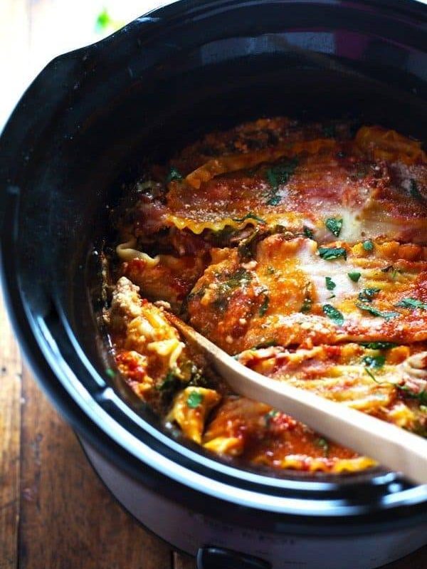 Super Easy Skinny Veggie Crockpot Lasagna - a handful of simple ingredients for a healthy family dinner. | https://discovery-lab.news