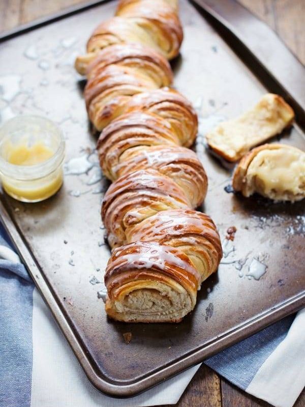 Homemade Cinnamon Roll Pull Apart Bread - simple, pretty, and totally irresistible. | pinchofyum.com