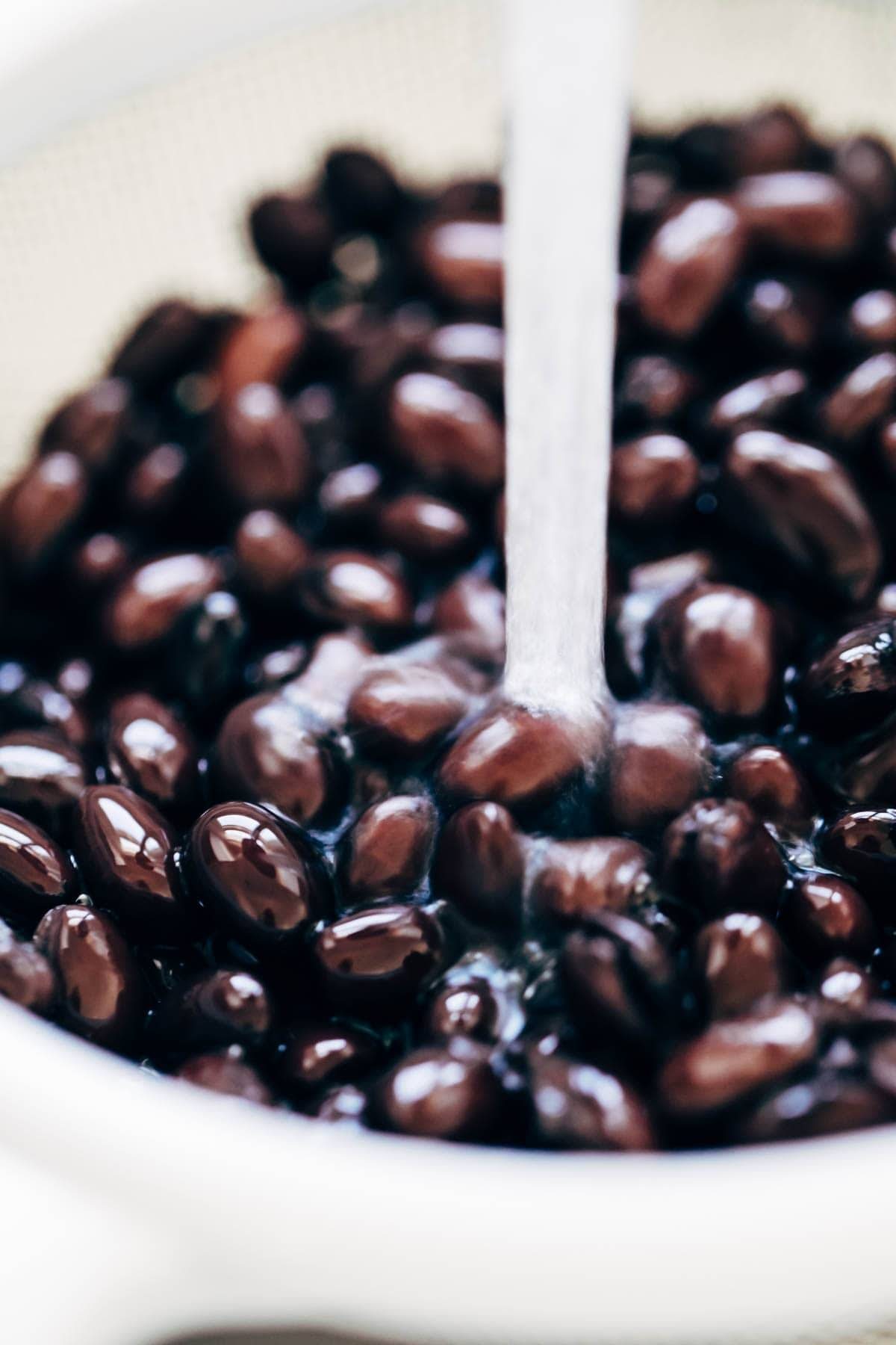 Sweet Potato Turkey Chili - just five basic ingredients for this delicious real food chili recipe! Sweet potatoes, black beans, turkey, onions, and spices. | pinchofyum.com Sweet Potato Turkey Chili - just five basic ingredients for this delicious real food chili recipe! Sweet potatoes, black beans, turkey, onions, and spices. | pinchofyum.com