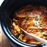 Super Easy Skinny Veggie Crockpot Lasagna - a handful of simple ingredients for a healthy family dinner. | https://discovery-lab.news