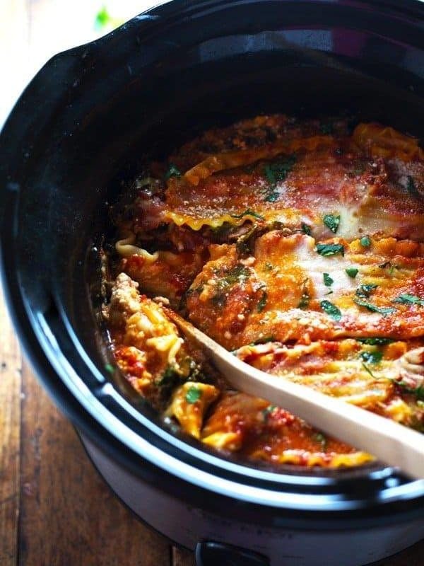 Super Easy Skinny Veggie Crockpot Lasagna - a handful of simple ingredients for a healthy family dinner. | https://discovery-lab.news